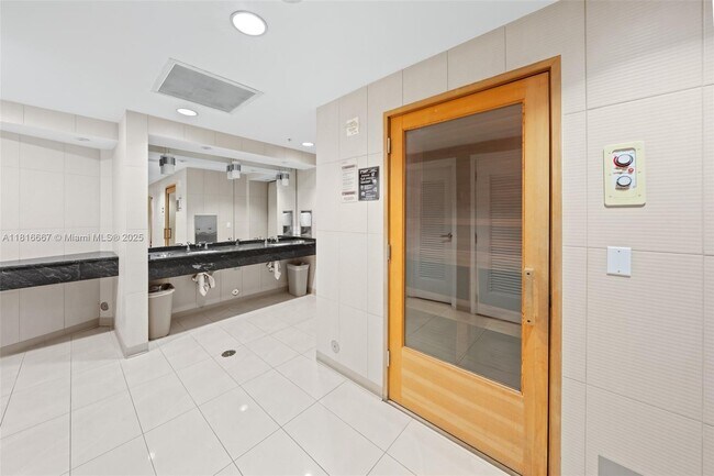 Building Photo - 300 S Biscayne Blvd
