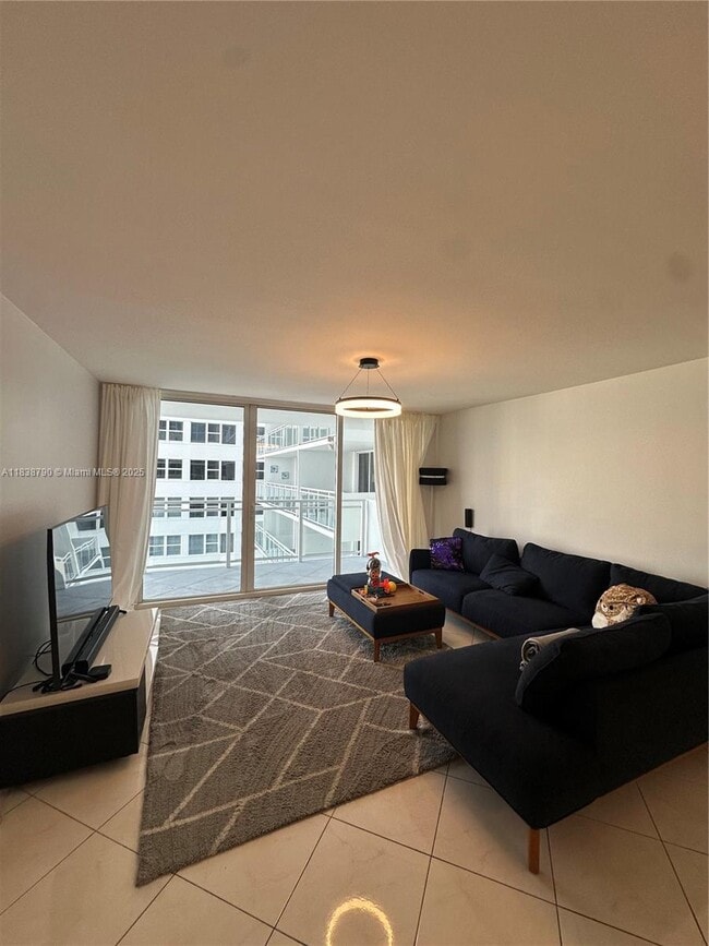 Building Photo - 2030 S Ocean Dr