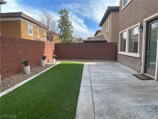 Building Photo - 5530 Spiceberry Dr