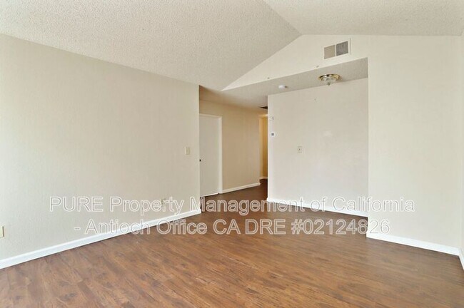 Building Photo - 2433 Sequoia Dr