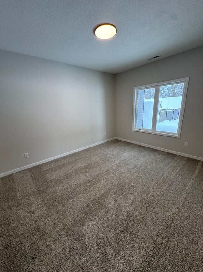 Building Photo - 1072 Emilee Ct