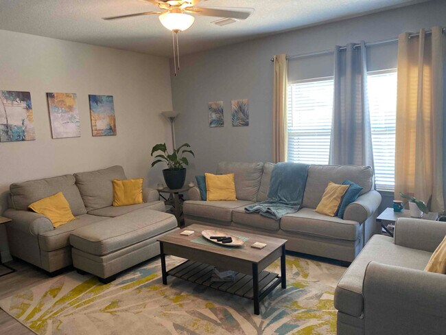 Building Photo - 5747 Periwinkle Ln