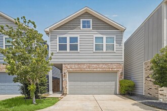 Building Photo - 5443 Camaguey St