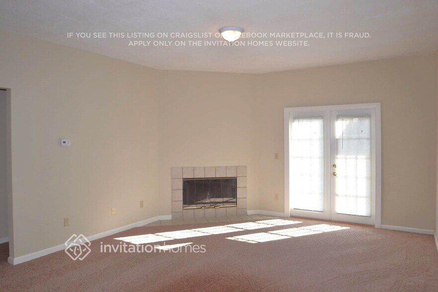 Building Photo - 1651 Ashwood Cir