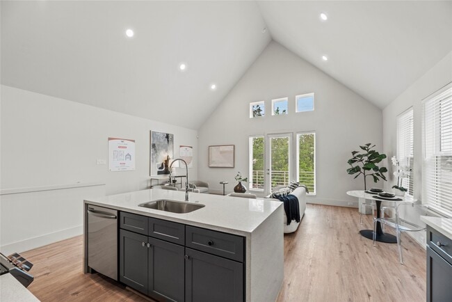 Building Photo - 1042 Homer St