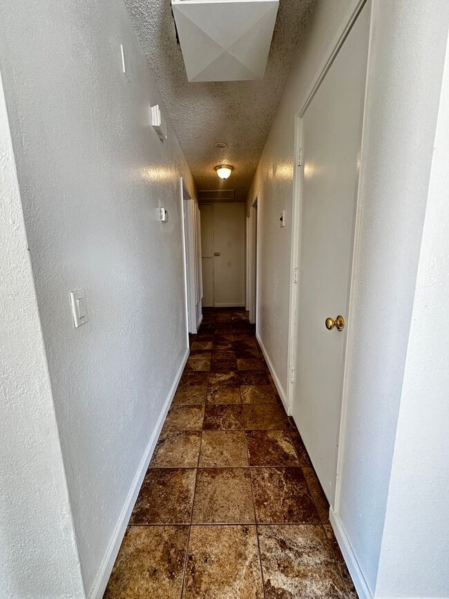 Building Photo - 71960 Sunnyslope Dr