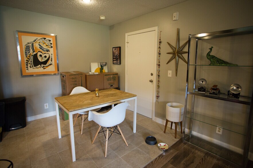 Building Photo - 2929 Selena Dr