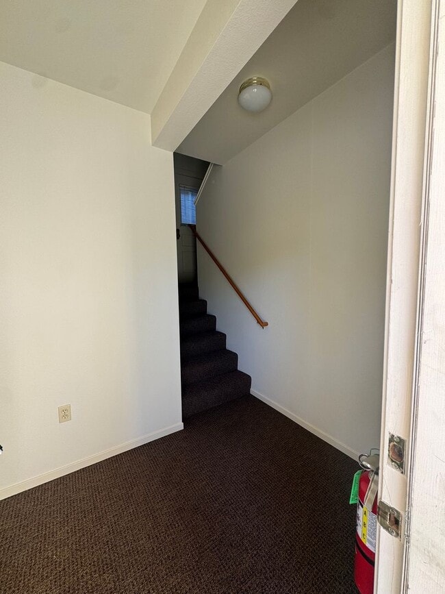 Building Photo - Downtown Grass Valley 2 Bed/1 Bath with Ta...