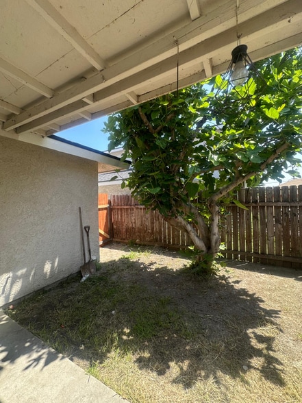 Building Photo - 8533 Rose St