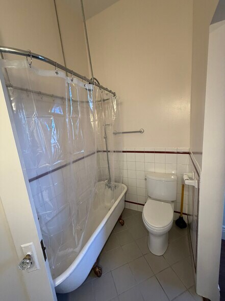 Building Photo - 3342 22nd St