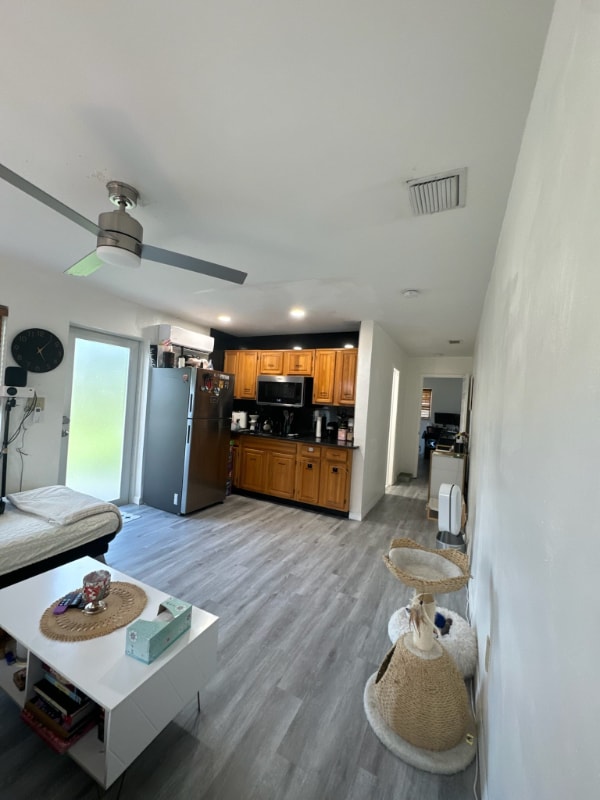 Building Photo - 5140 NE 3rd Ave