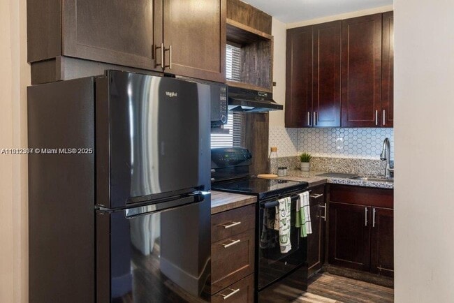 Building Photo - 505 SE 20th St