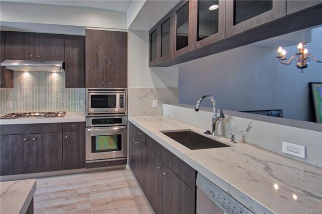 Building Photo - 3944 Kentucky Dr