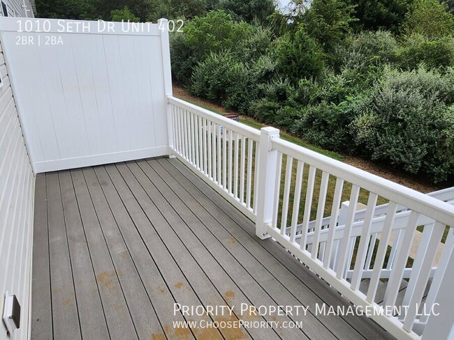Building Photo - 2BR 1.5 BA Townhouse with Deck, Staunton