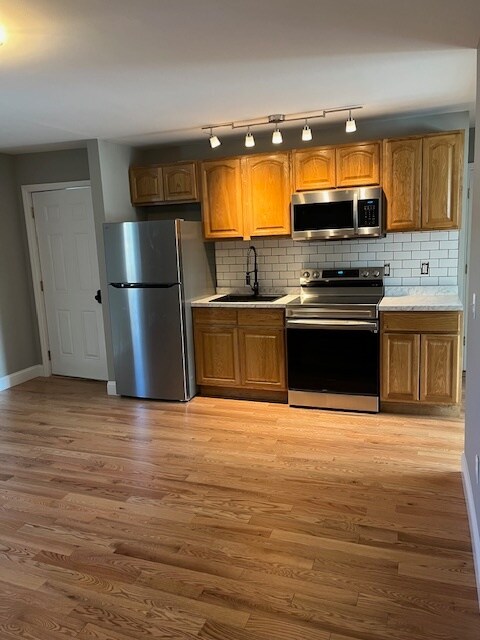 Building Photo - 85 N Main St