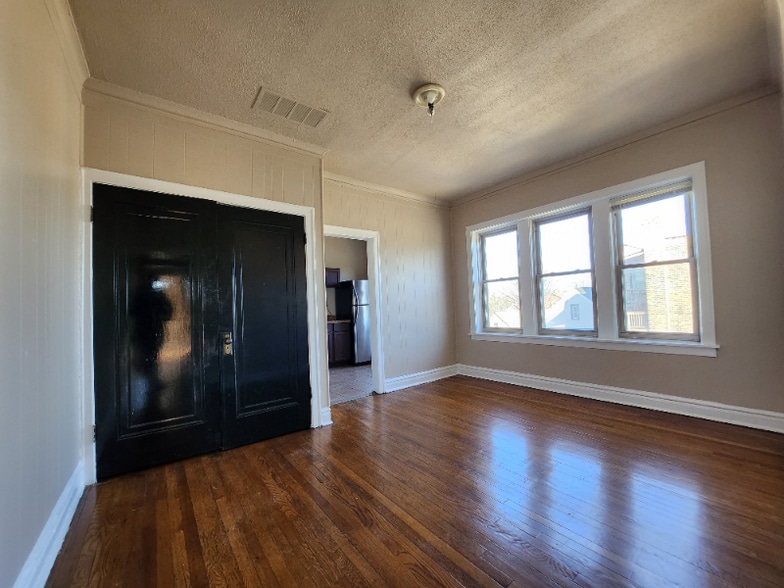 Building Photo - 4248 W 14th St