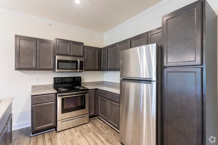 1BR, 1BA - Alder - Kitchen - Grand Oaks of Spartanburg