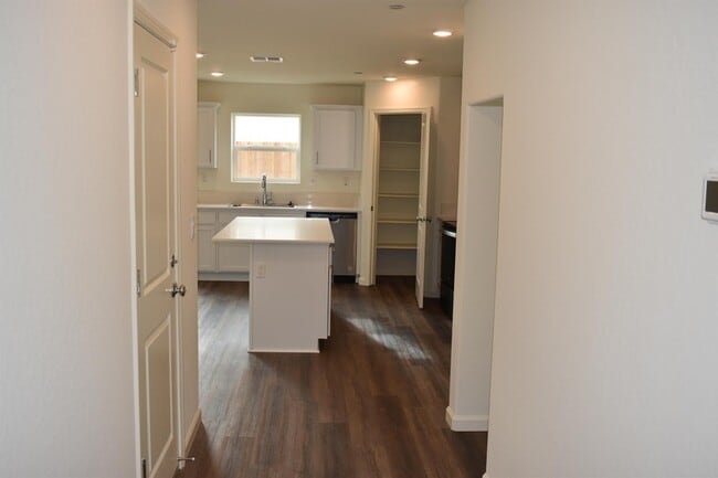 Building Photo - 4554 Iris Ct