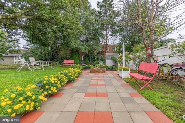 Building Photo - 321 Fountain St