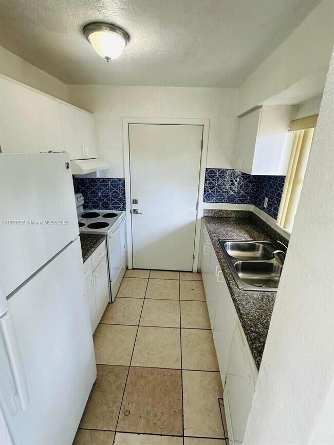 Building Photo - 8601 SW 94th St