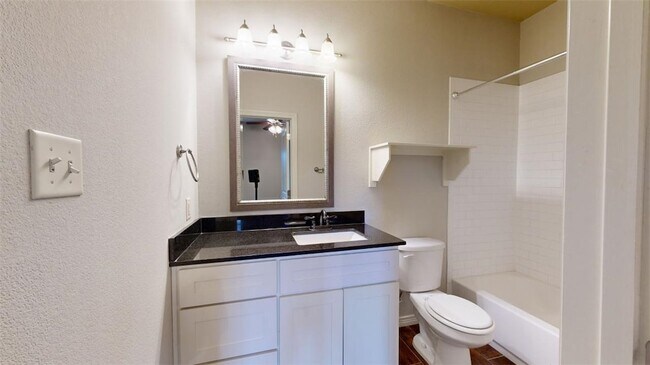 Building Photo - 102 Richards St