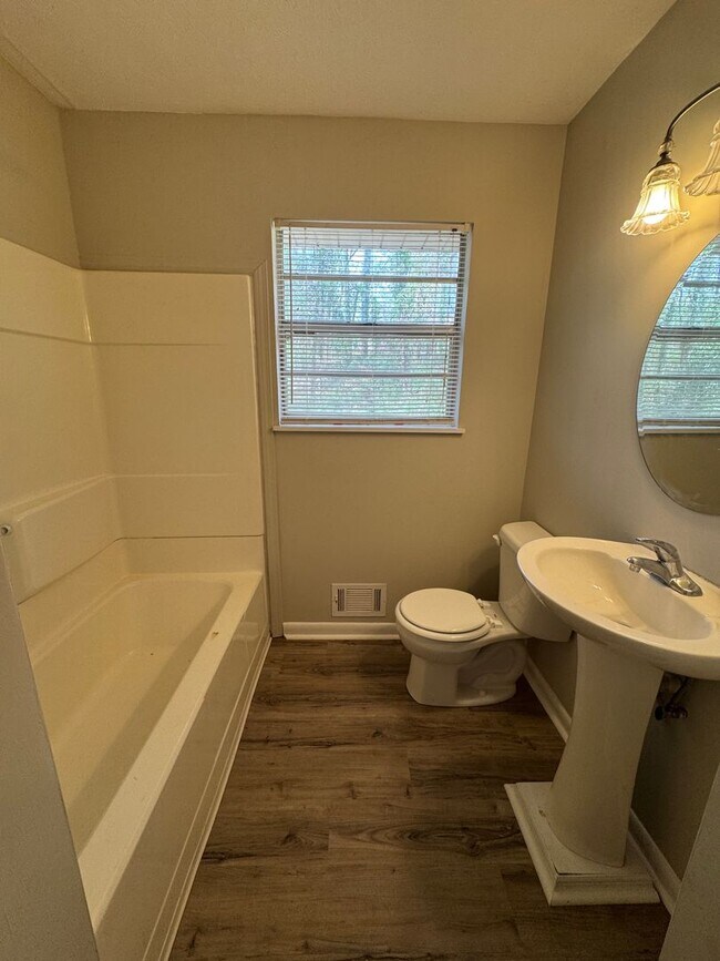 Building Photo - 6332 Winwood Dr