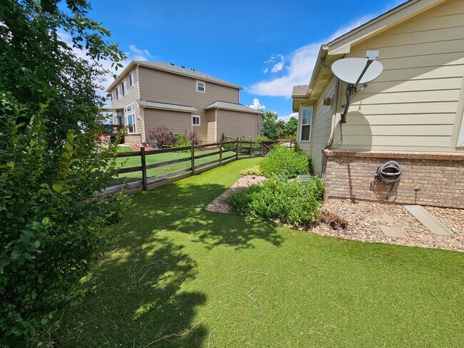 Building Photo - Castle Pines Fabulous 5 Bedroom Oasis Avai...