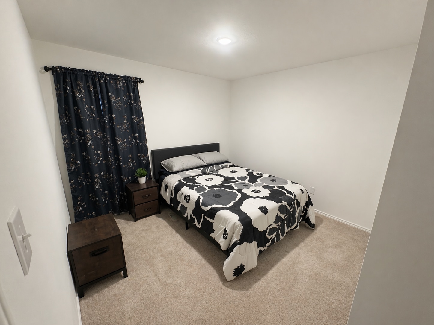 Building Photo - 1125 Desert Willow Dr