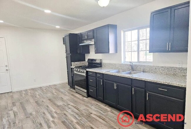 Building Photo - 3 Bedroom | 1 Bathroom Apartment — Delano