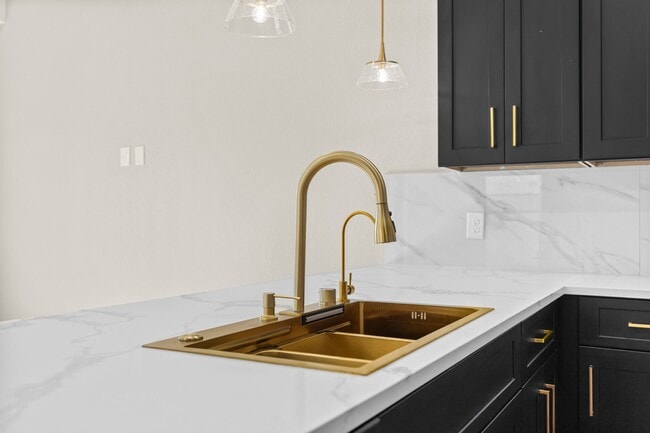 Building Photo - 4206 Kewanee St