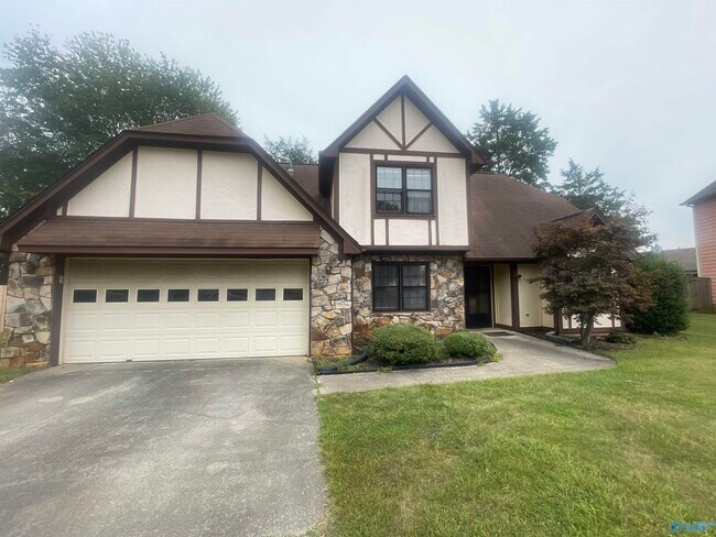 Building Photo - 1808 Hollytree Dr NW