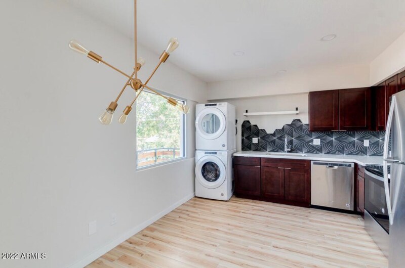 Building Photo - 813 E Marlette Ave