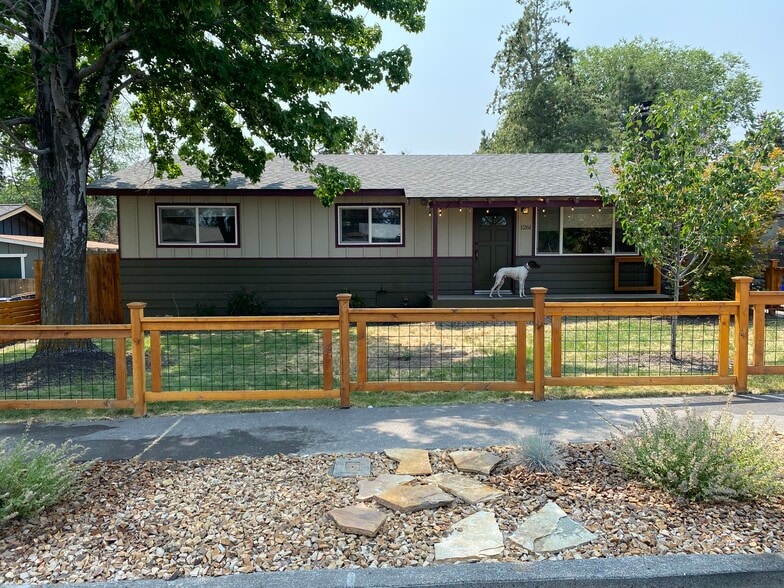 Primary Photo - 1261 NE Dempsey Dr