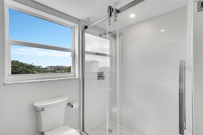 Building Photo - 3051 N Course Dr