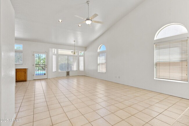 Building Photo - 1684 W Merrill Ln
