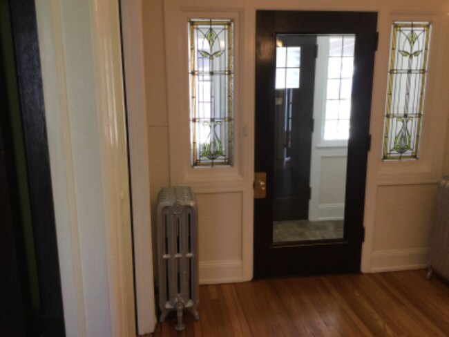 Building Photo - 117 W Wright St