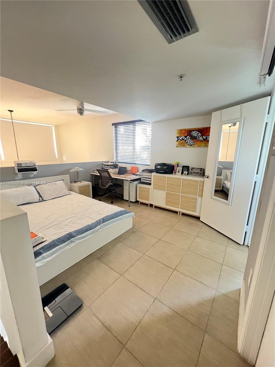 Building Photo - 498 SW 2nd St