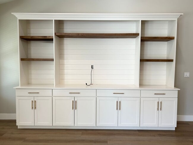 Building Photo - Lochsa Falls 5 Bedroom Home with Private B...