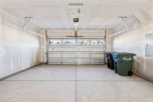 Building Photo - 2133 Riverbend Ave