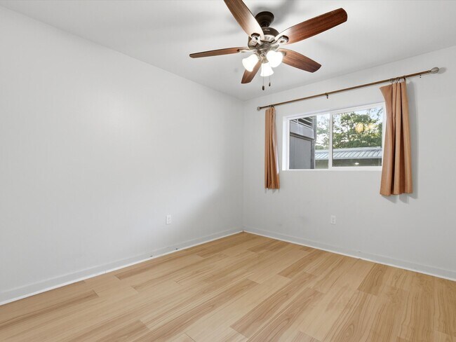 Building Photo - 95-060 Waikalani Dr