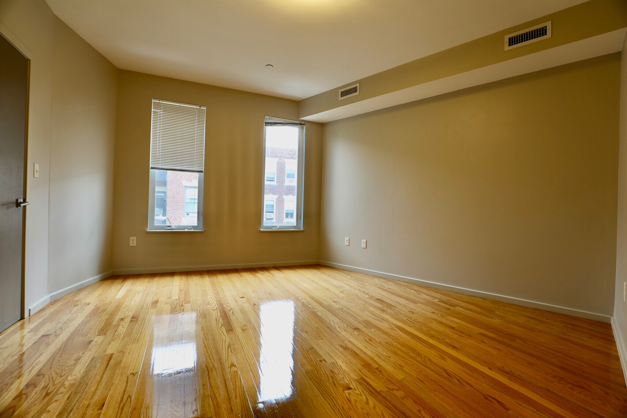 Building Photo - 57 Glenville Ave