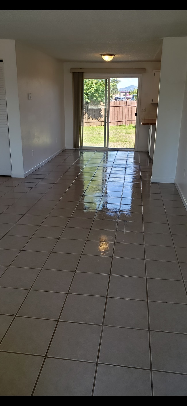 Building Photo - 525 W Twilight Ct