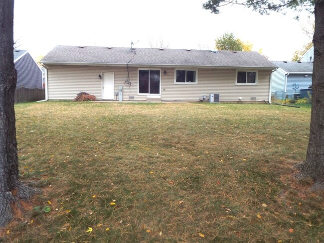 Building Photo - 1921 Stanford Dr