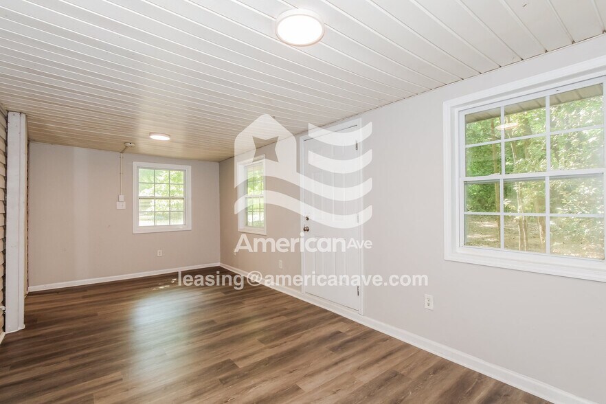 Building Photo - 105 Fallsbury Rd