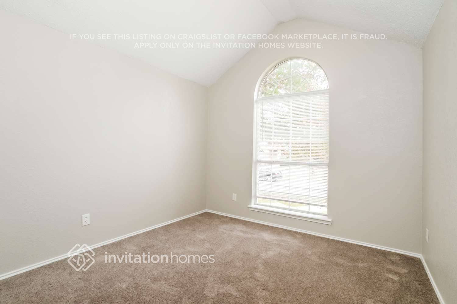 Building Photo - 9999 Buckingham Ln