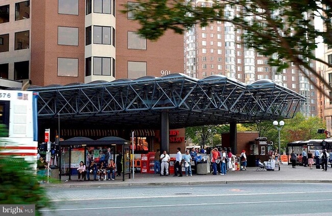 Building Photo - 4141 Henderson Rd