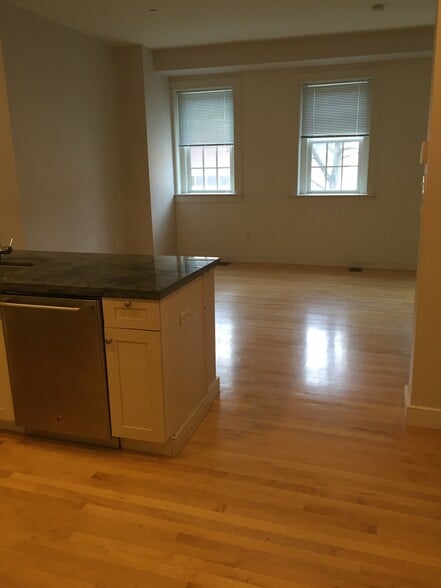 Building Photo - 75 Hamilton St