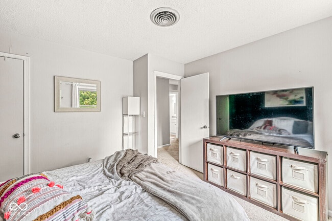 Building Photo - 6542 Kingman Dr