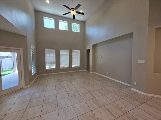 Building Photo - 4427 Garden Ridge Ct