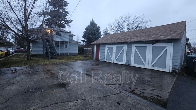 Building Photo - 714 W Kiernan Ave
